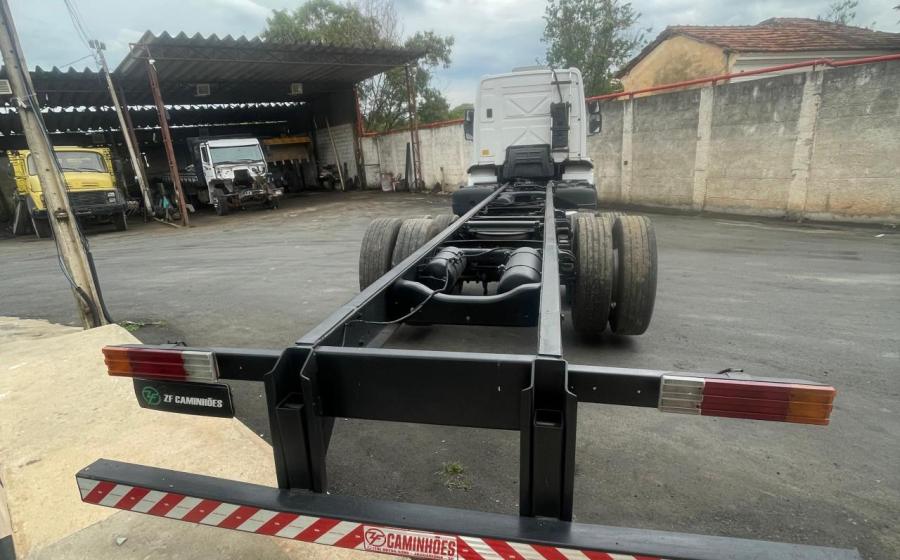 Ford Cargo 2429 na ZF Caminhões