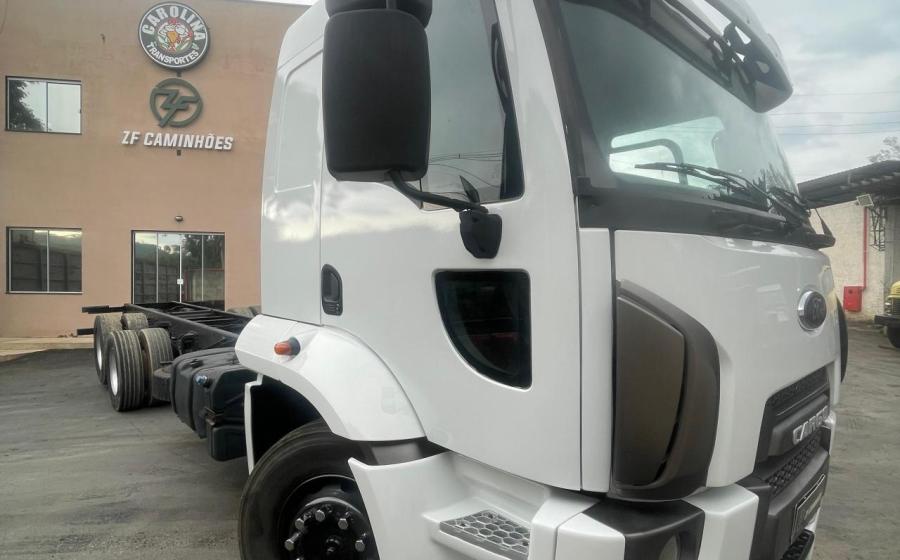 Ford Cargo 2429 na ZF Caminhões