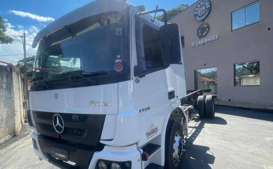 Mercedez-Bens Atego 1719 na ZF Caminhões