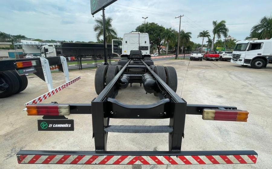 Ford Cargo 2429 na ZF Caminhões