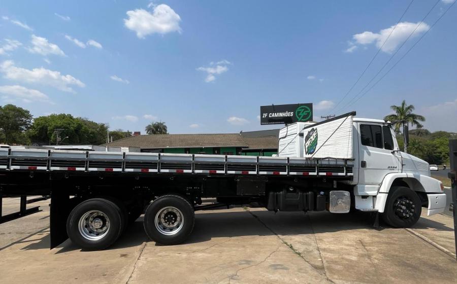 Mercedez-Bens Atron 2324 na ZF Caminhões