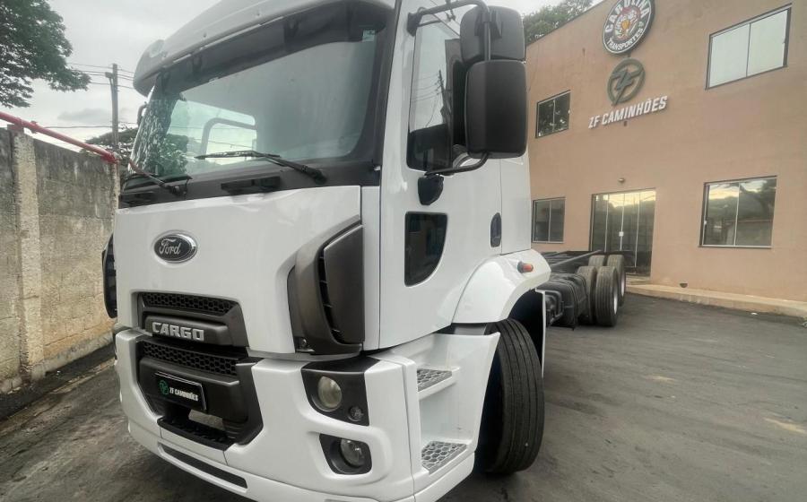 Ford Cargo 2429 na ZF Caminhões