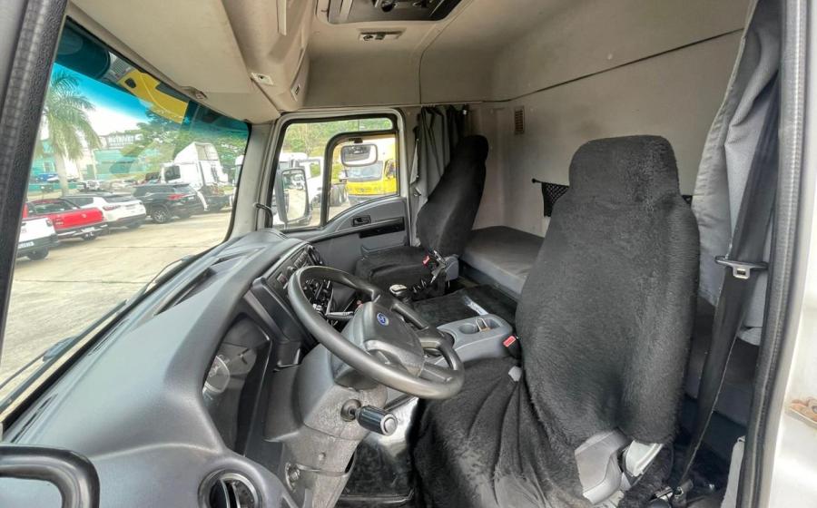 Ford Cargo 2429 na ZF Caminhões