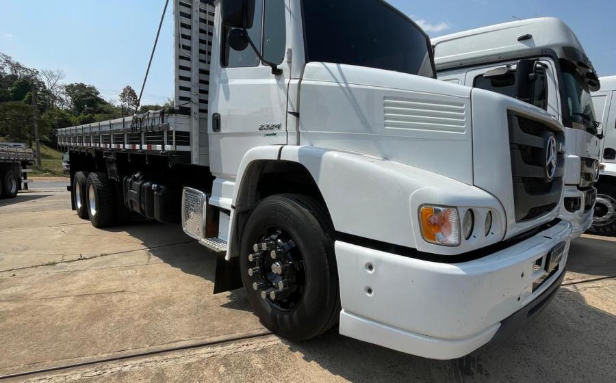 Mercedez-Bens Atron 2324 na ZF Caminhões